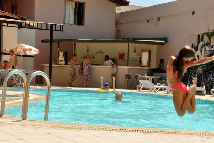 Pool 13 of 24