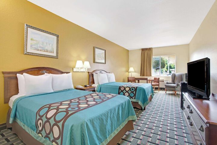 2 Double Beds (6 of 7)