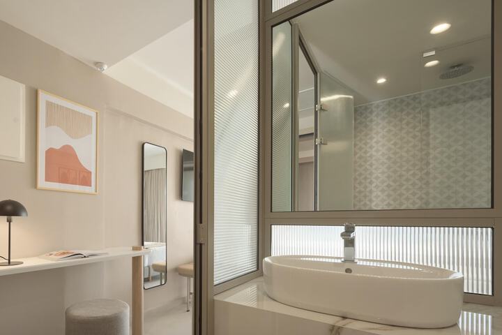 Room 93 of 190