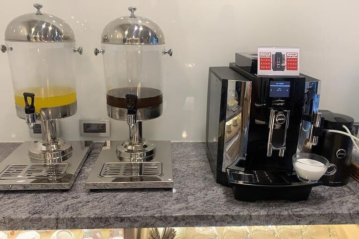 Breakfast/Coffee Service 20 of 34