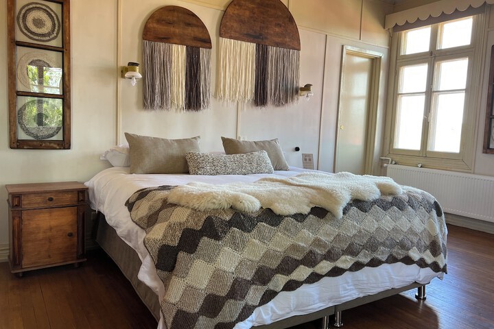 Room 3 of 8