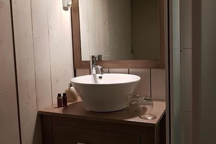 Room 6 of 17