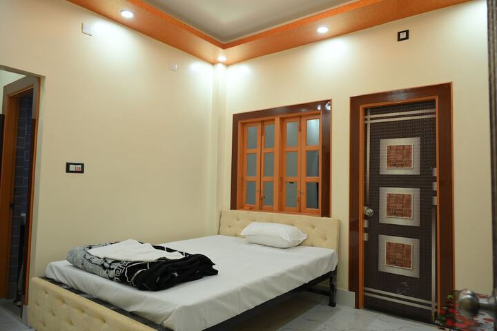 Room 6 of 16