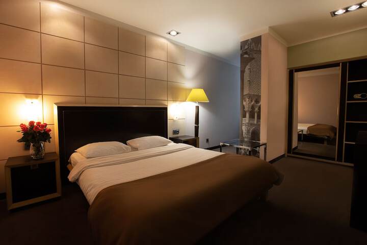 Room 10 of 35