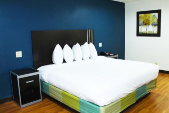 Room 9 of 27