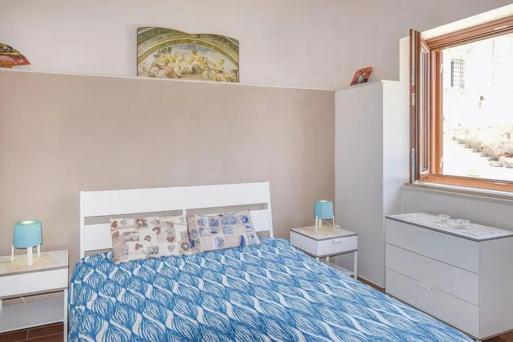 Room 5 of 15