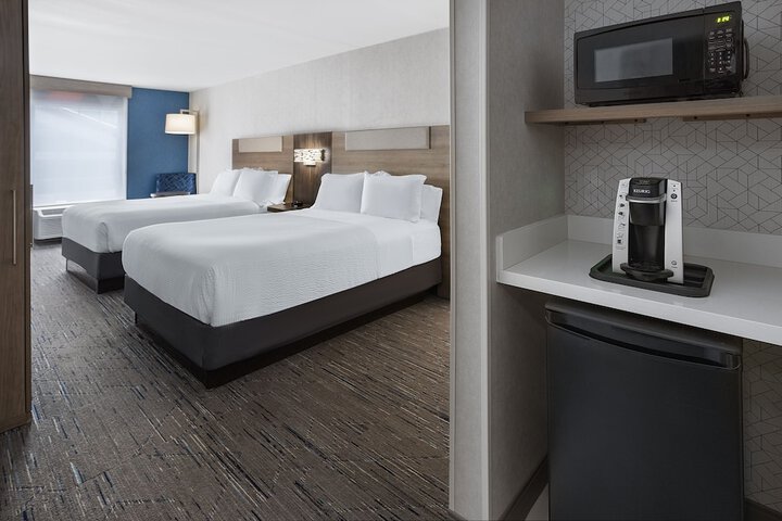 Suite Accessible (1 of 13)