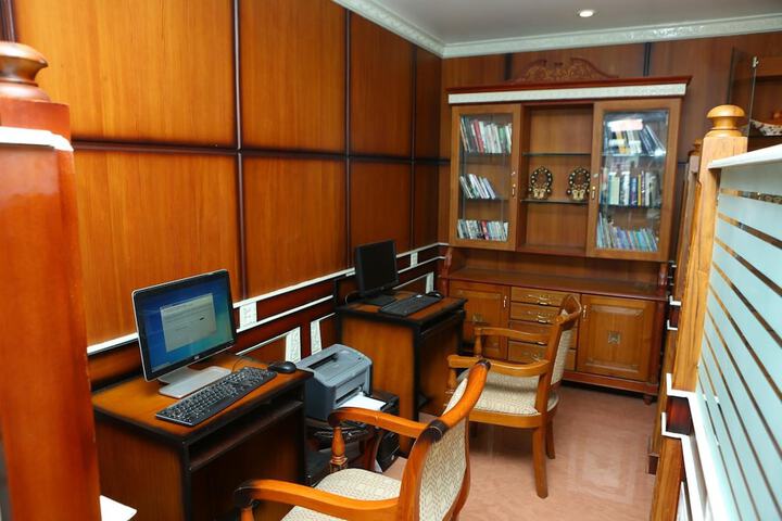 Business Center 26 of 28