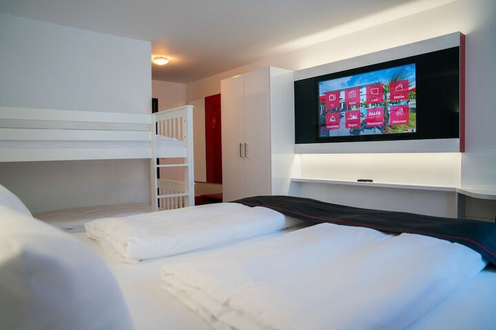 Room 14 of 77