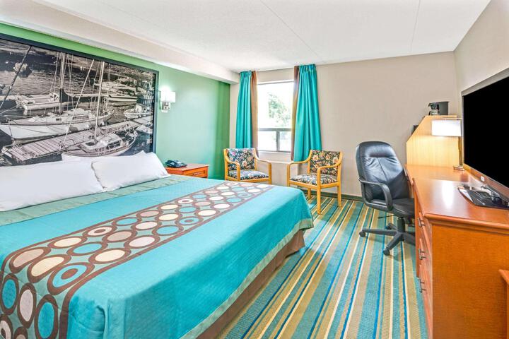 1 King Bed (2 of 10)