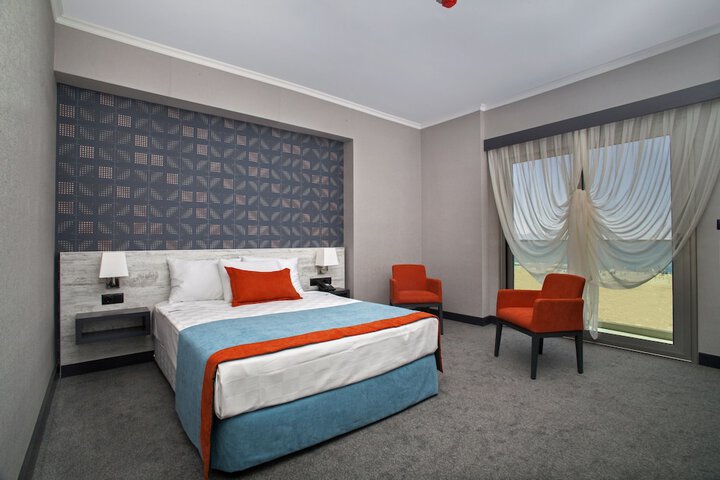 Room 3 of 33