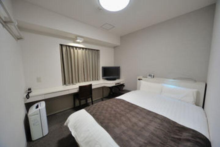Room 9 of 38