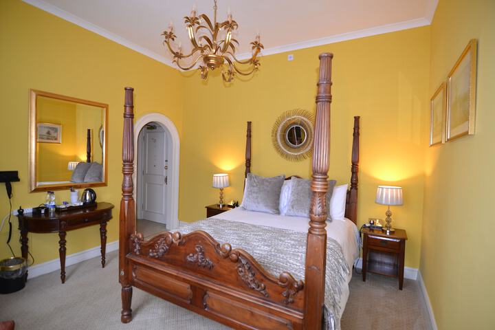 Room 9 of 43