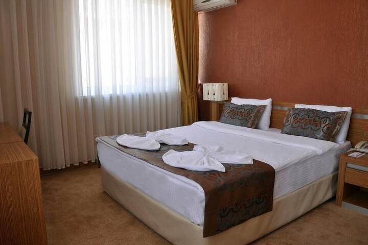 Room 6 of 17