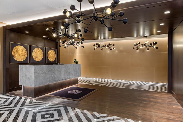 Lobby lounge