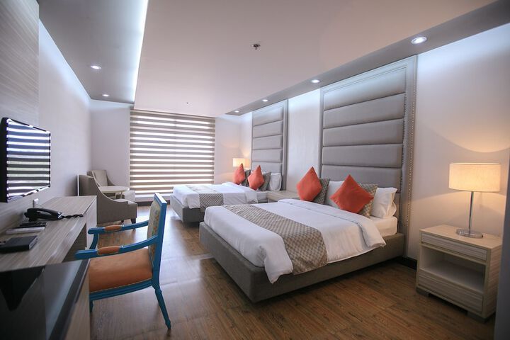 Room 10 of 37