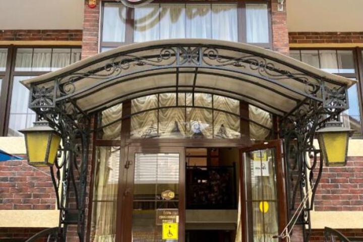 MON MICHEL HOTEL
