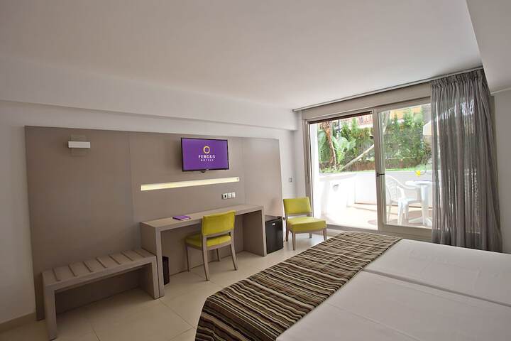 Room 17 of 27