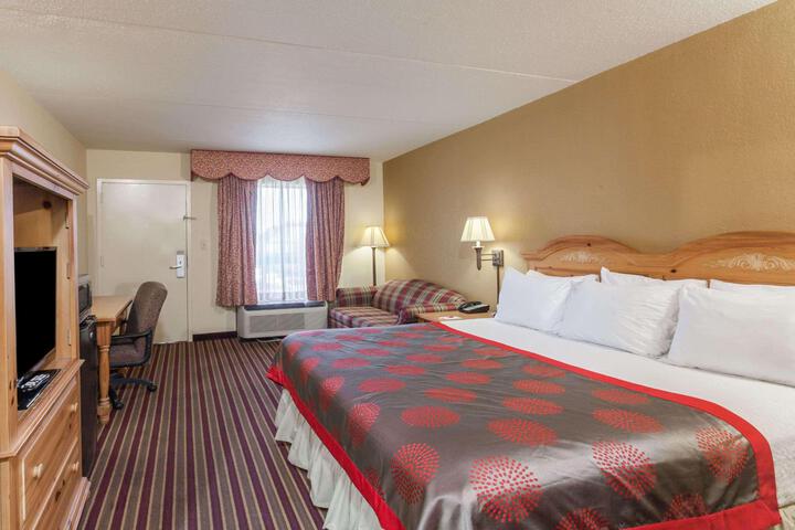2 Queen Beds (10 of 11)