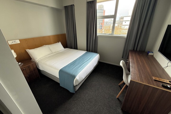 Room 7 of 19