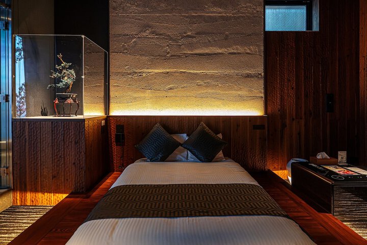 Room 11 of 48
