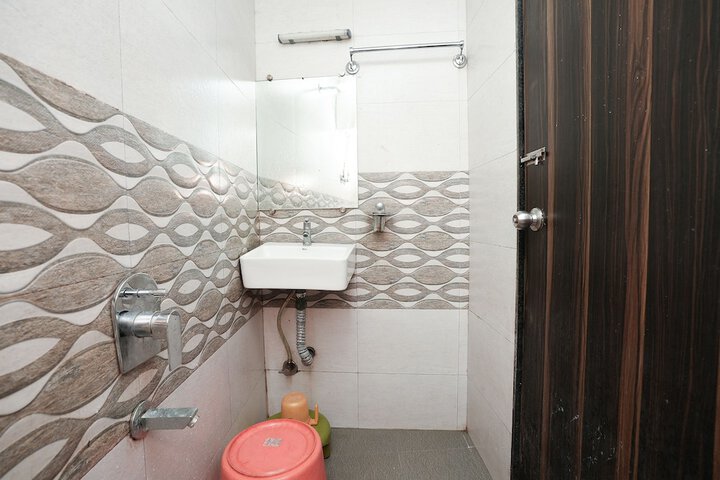 Room 16 of 19
