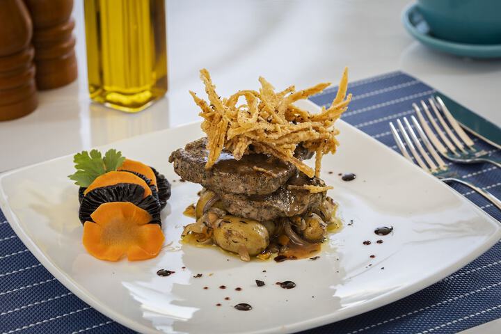 Dining 48 of 64