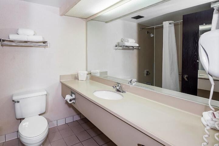 Room 9 of 15