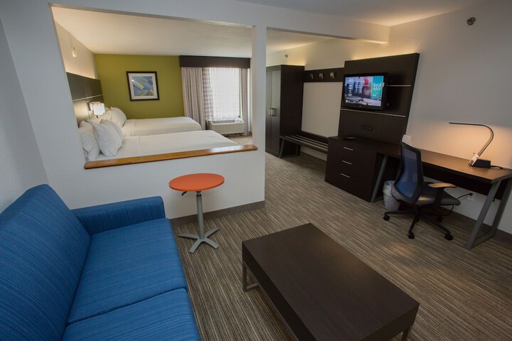 2 Queen Beds (7 of 17)
