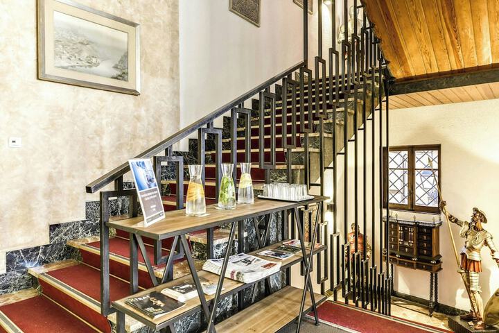 Entrance & Lobby