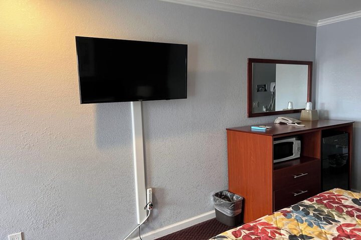 Basic King Bed (5 of 23)