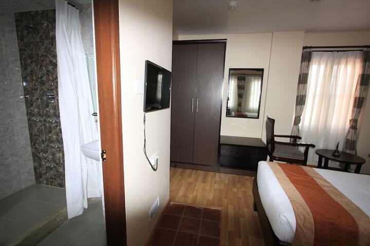 Room 26 of 38
