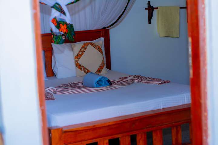 Room 2 of 8
