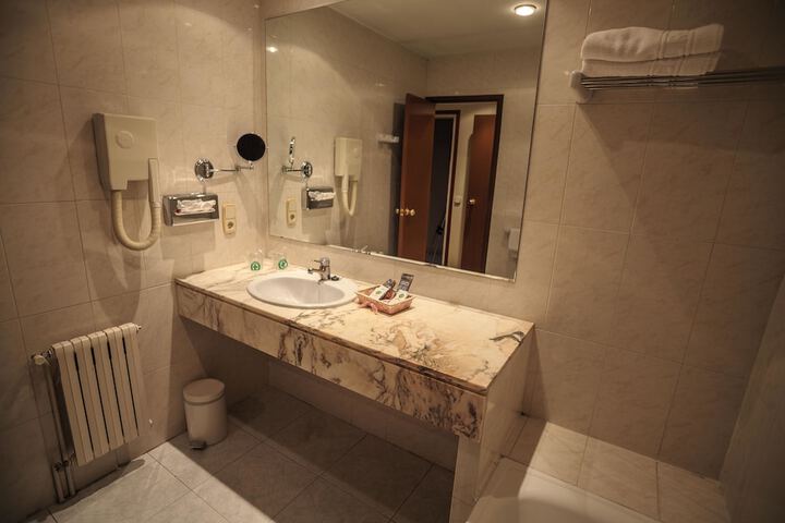 Room 10 of 15