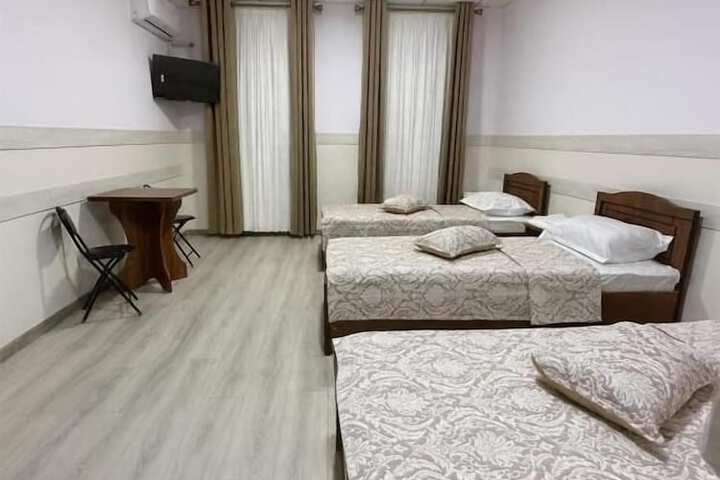 Room 5 of 8