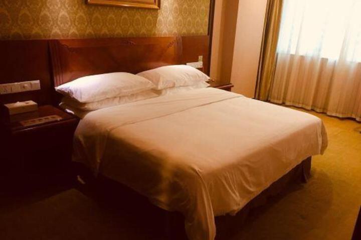 Room 26 of 45