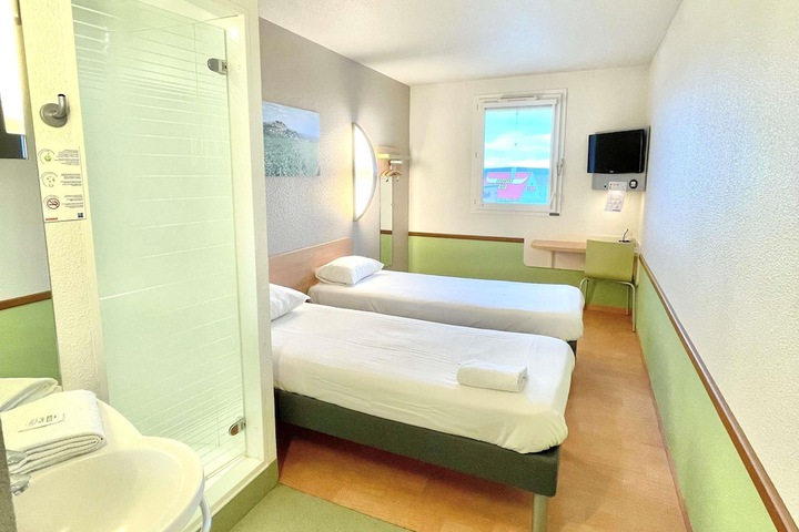Room 21 of 49
