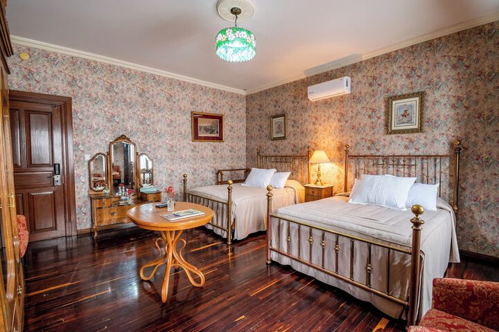 Room 16 of 90