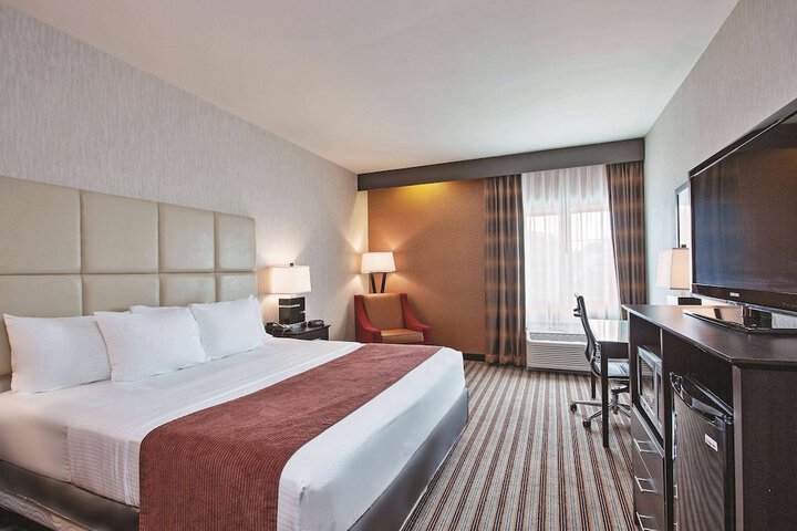1 King Bed Executive Room (19 of 20)