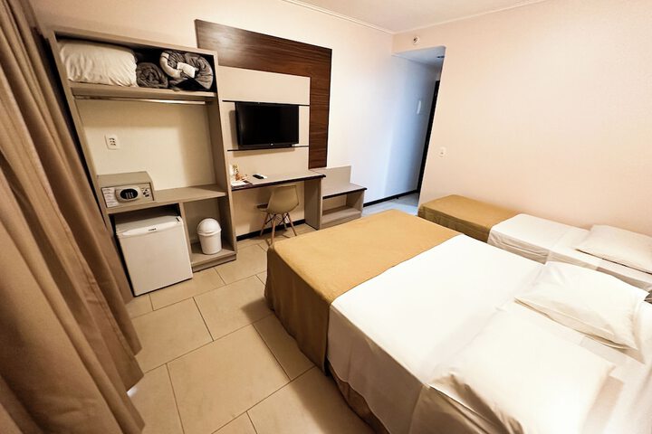Room 17 of 77