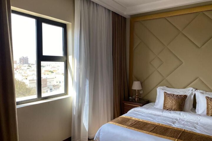 Room 28 of 28