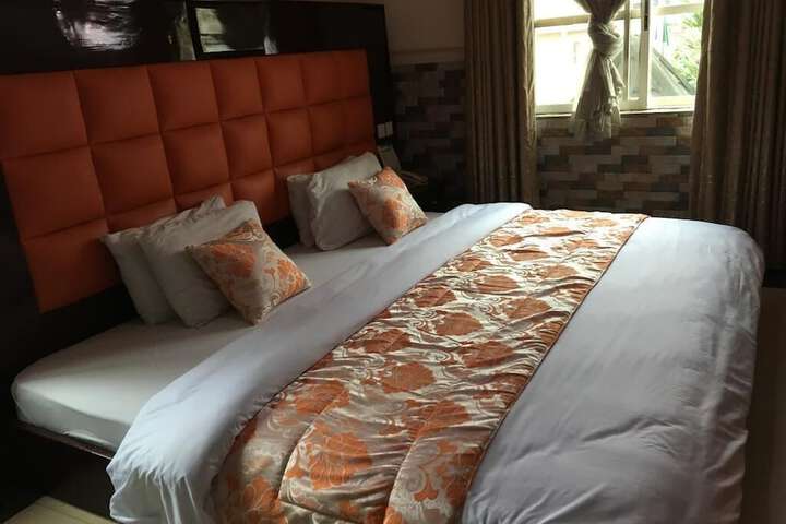 Room 3 of 11
