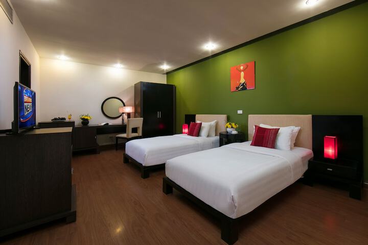 Room 5 of 77
