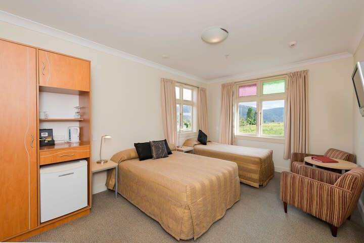 Room 13 of 36