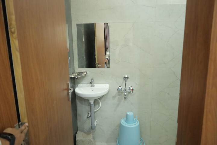 Room 33 of 59