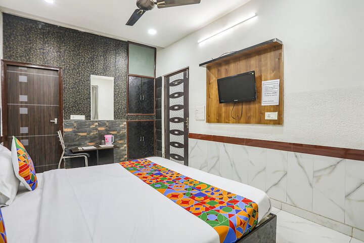 Room 13 of 19