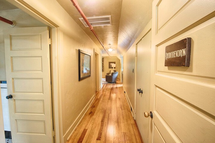 Room 122 of 243