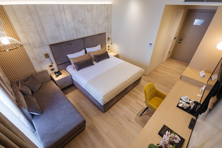 Room 8 of 43