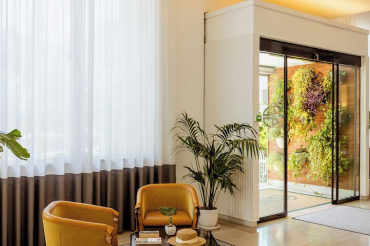 Guest Lobby