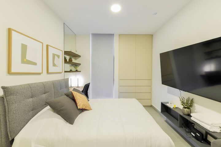 Room 2 of 94